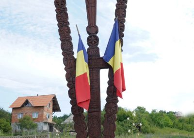 Monumentul Eroilor Satului – Troiță din lemn – Asuaju de Jos
