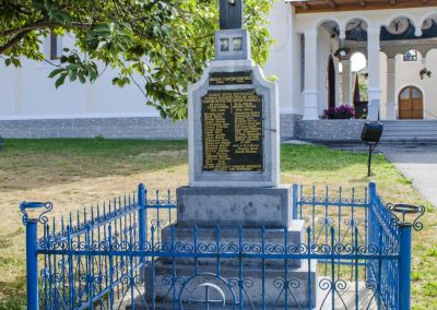 Dumbrăvița – Monument în memoria Eroilor căzuţi în Primul şi al Doilea Război Mondial