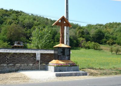 Oncești – Troița Monument pentru Eroii căzuți în Primul și al Doilea Război Mondial