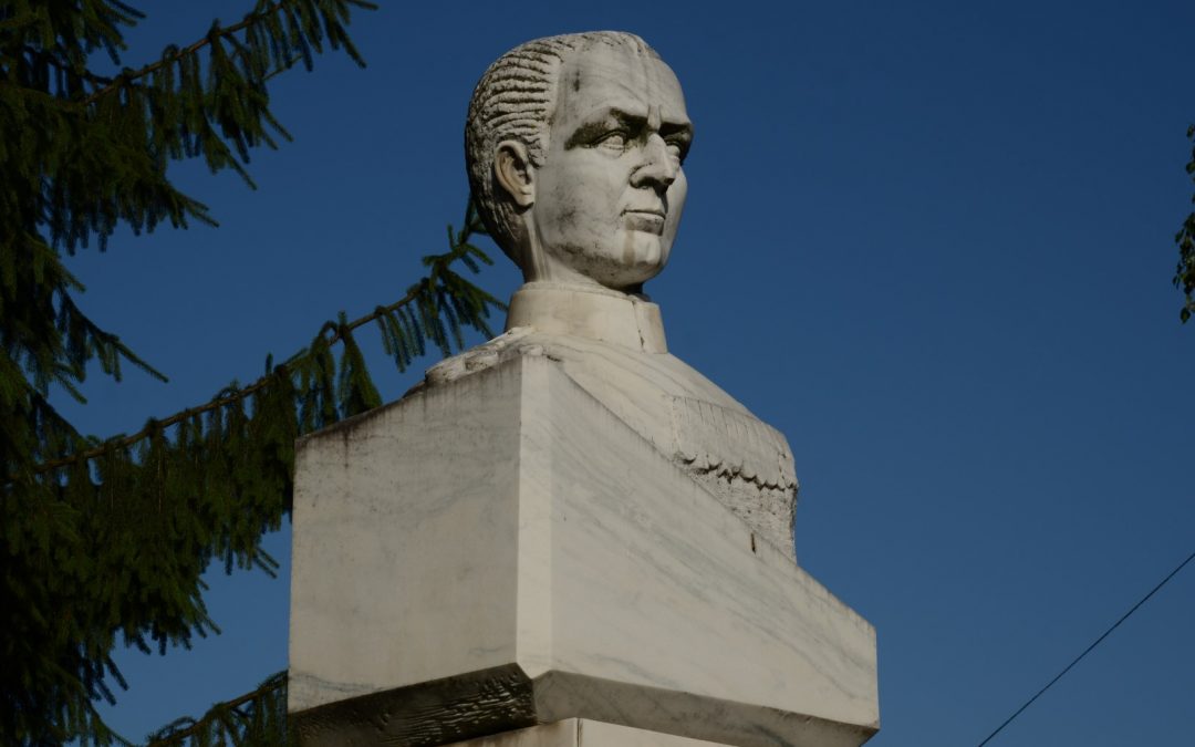 Sighetu Marmației – Statuia Generalului Leonard Mociulschi